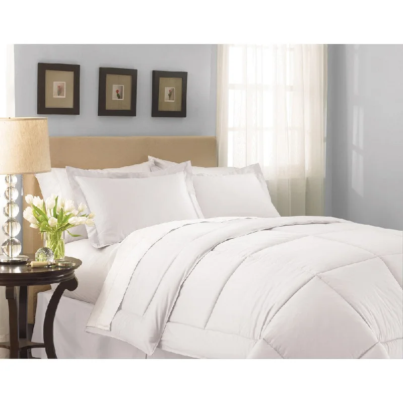 Medium-weight White Sateen Down Alternative Comforter