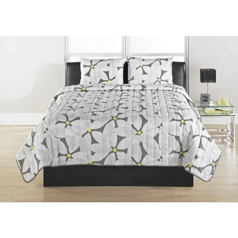 Modern Daisy Quilted Coverlet Set