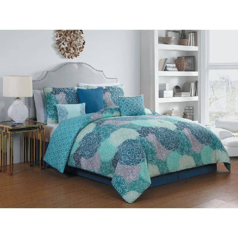 Porch & Den Hydrangea Comforter Set