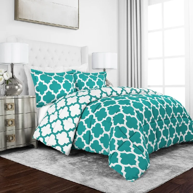 Porch & Den Noelle Moroccan Pattern Reversible Down Alternative Comforter