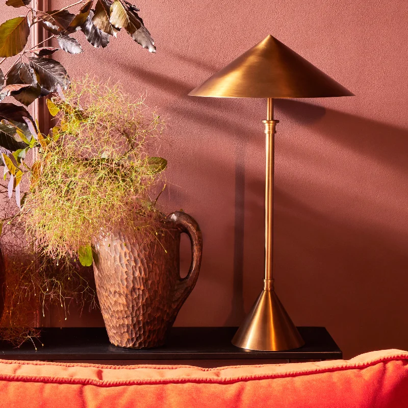 Shelby table lamp in brass